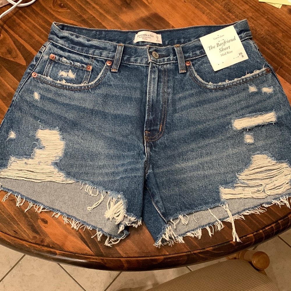 Brand New! Abercrombie and Fitch Boyfriend Short